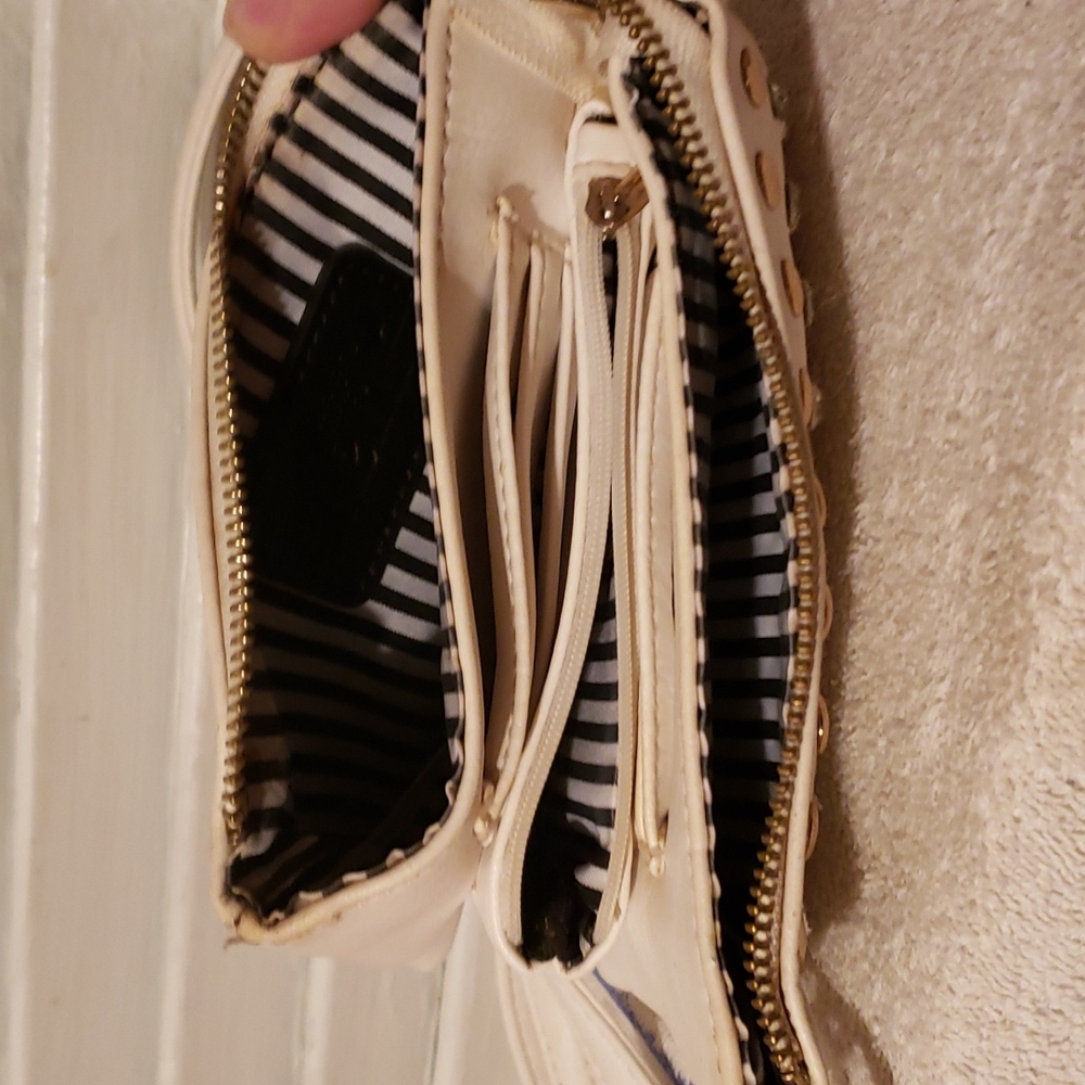Charming Charlie Crossbody - Picture 3 of 6